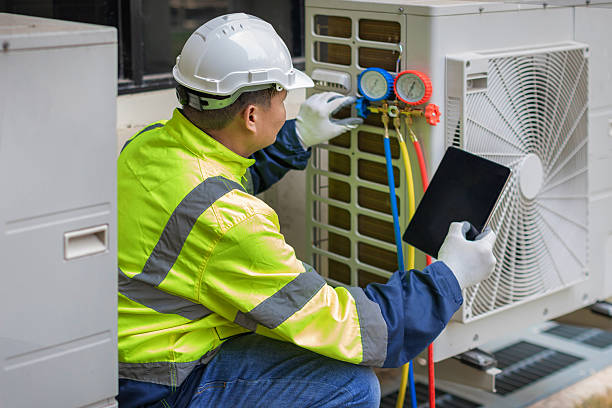 Professional Hvac technician working in Milton, DE